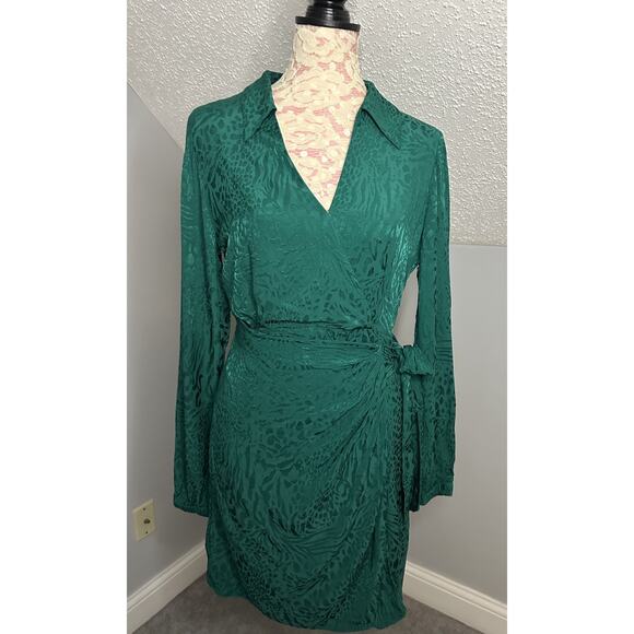 Lilly Pulitzer Dresses & Skirts - EUC Lilly Pulitzer Nicolina Womens Dress Long Sleeve Evergreen Party Animal Sz 8